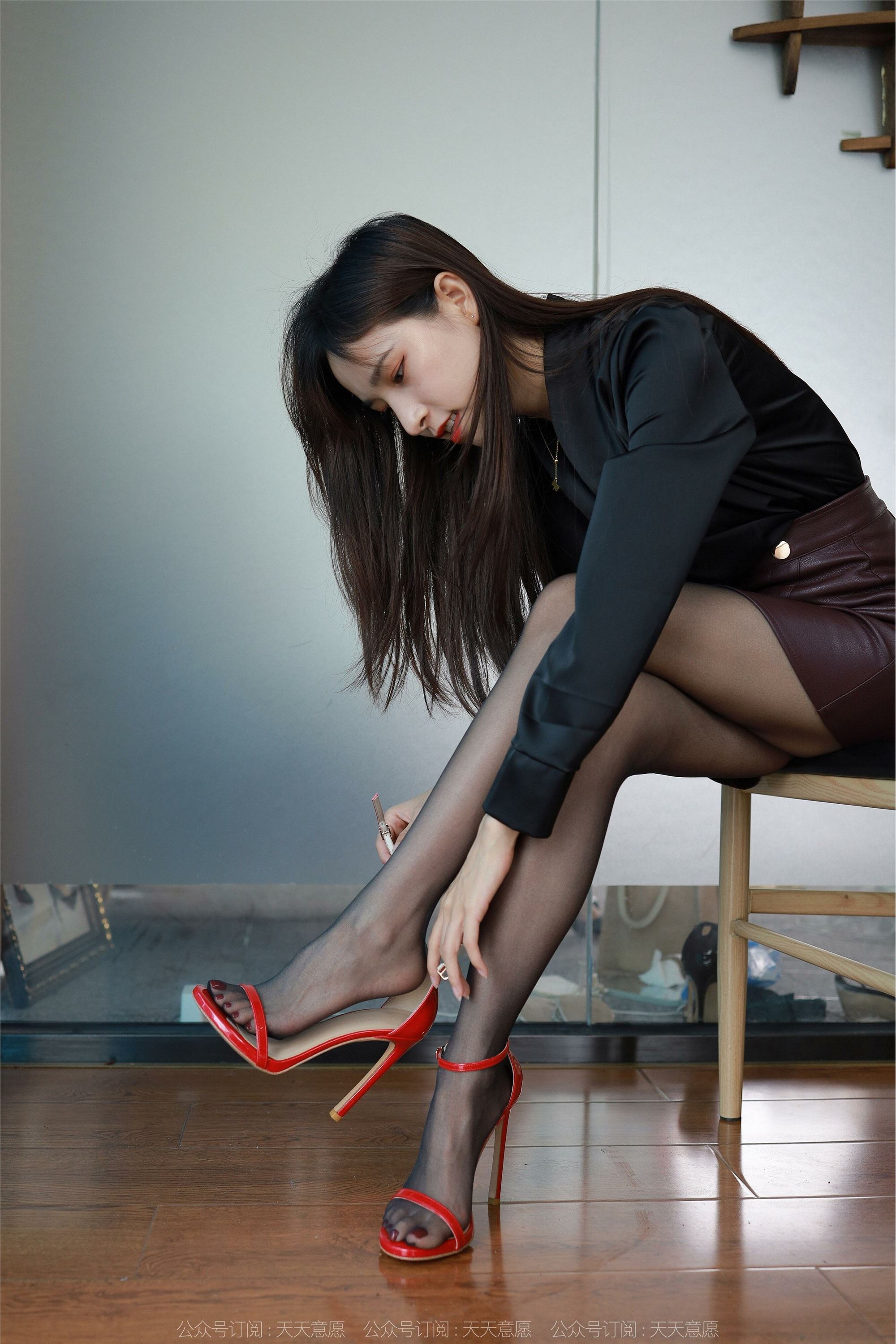 IESS异思趣向  2022.07.01 丝享家 1134：美子《椅子下的红高跟》